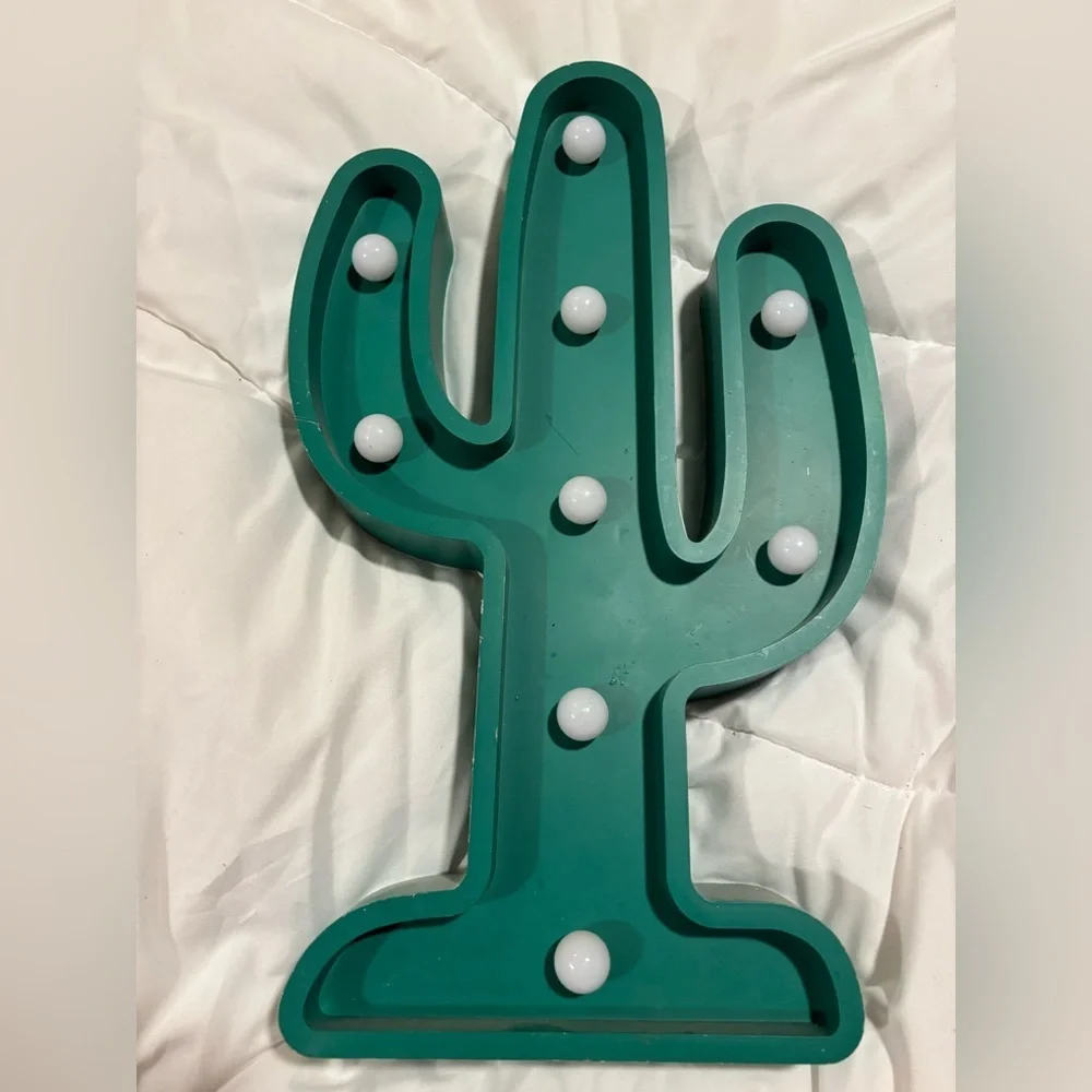 Green 16 inch Cactus LED Wall Light